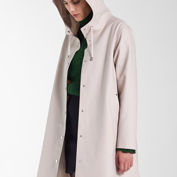 Stutterheim Women's Cream Hooded Raincoat - Picture 4 of 9
